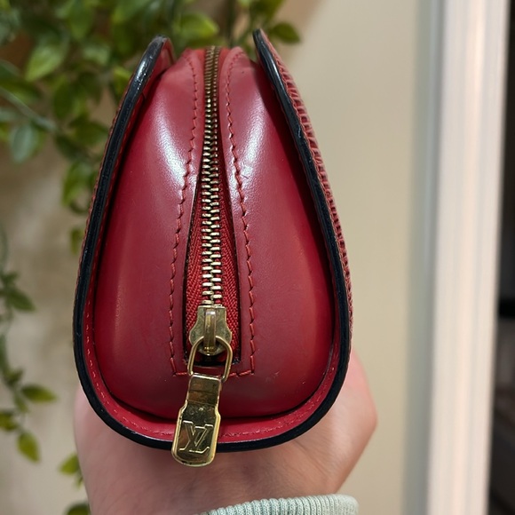 Louis Vuitton Epi Leather Pochette - Picture 4 of 9